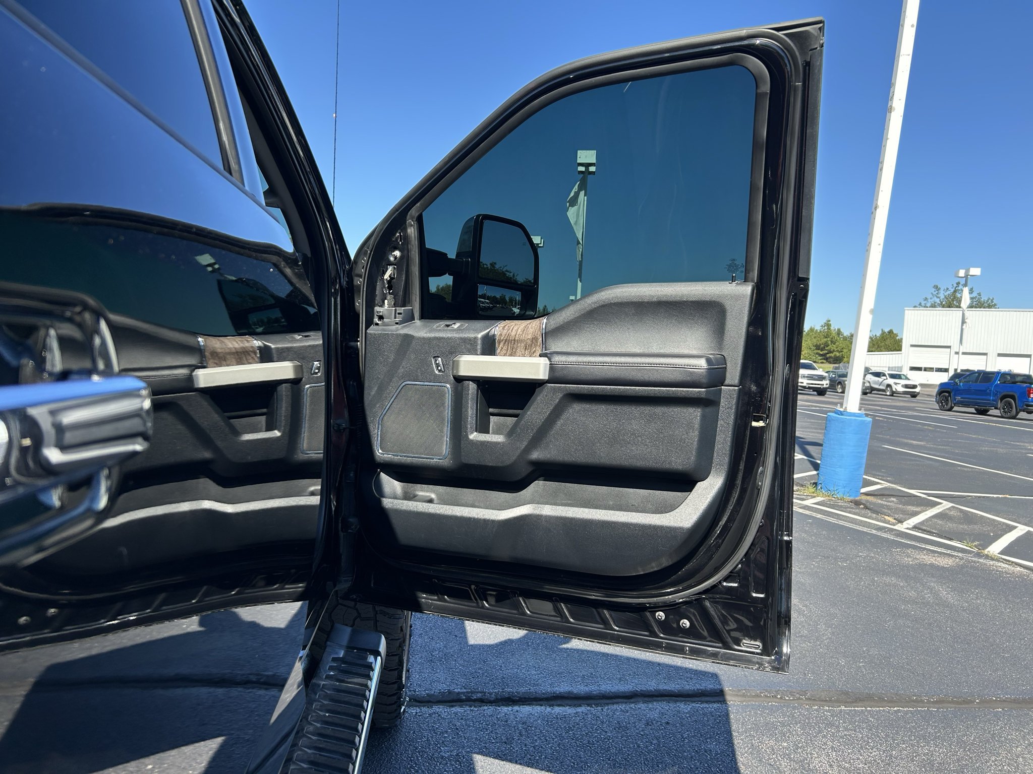 Used 2017 Ford F250 Lariat w/ Lariat Ultimate Package AWD/4WD image 21