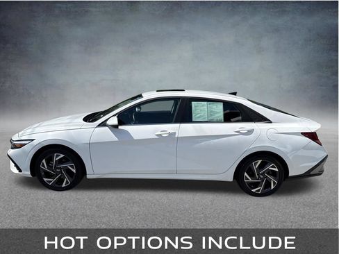 Used 2025 Hyundai Elantra SEL FWD image 2