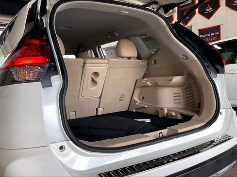 Used 2020 Nissan Rogue SV FWD image 18