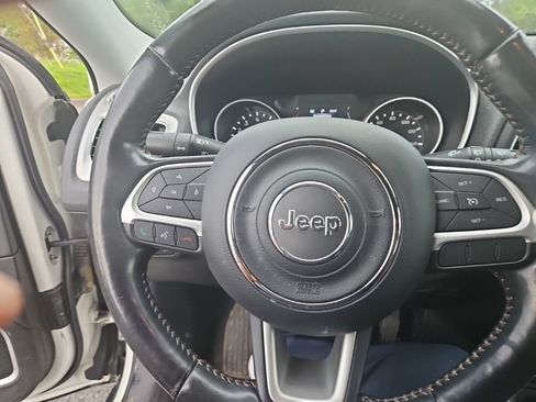 Used 2019 Jeep Compass Latitude w/ Cold Weather Group AWD/4WD image 3