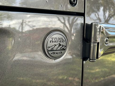 Certified 2025 Jeep Gladiator Sport AWD/4WD image 19