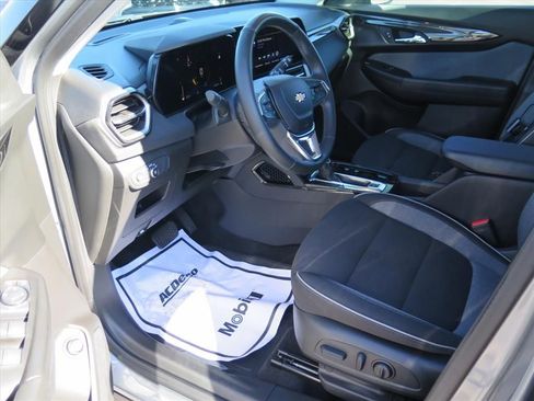Used 2024 Chevrolet TrailBlazer LT w/ Convenience Package image 10