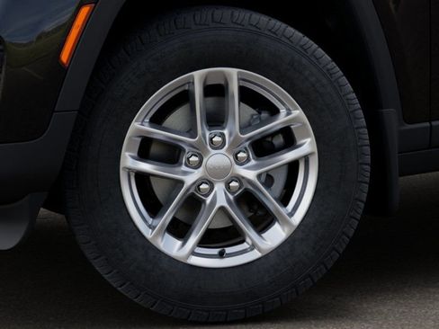 New 2026 Jeep Grand Cherokee Laredo image 8