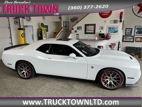 Used 2020 Dodge Challenger SRT Hellcat w/ Plus Package RWD image 6