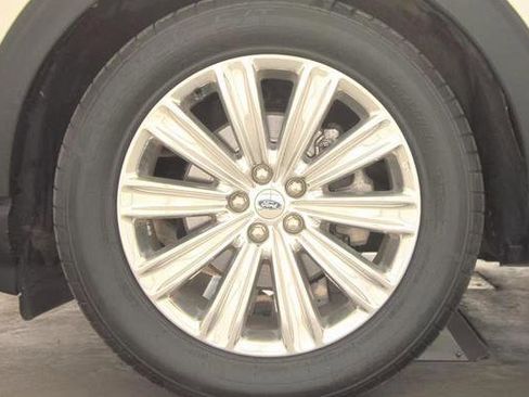 Used 2022 Ford Explorer Limited w/ Equipment Group 301A image 3