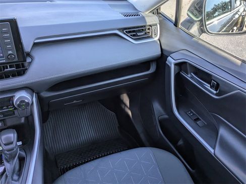 Certified 2022 Toyota RAV4 XLE image 18
