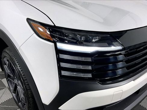 Certified 2025 Nissan Kicks SV image 38