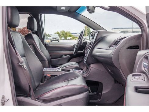Used 2017 Dodge Grand Caravan GT FWD image 11