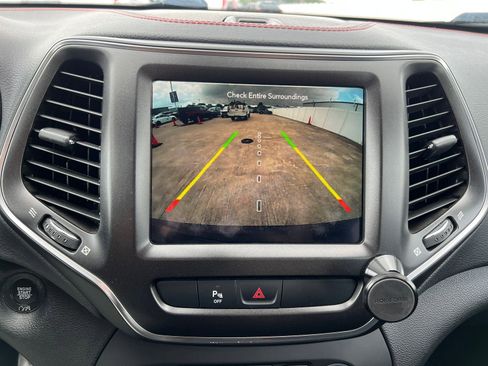 Used 2020 Jeep Cherokee Trailhawk w/ Comfort/Convenience Group AWD/4WD image 36