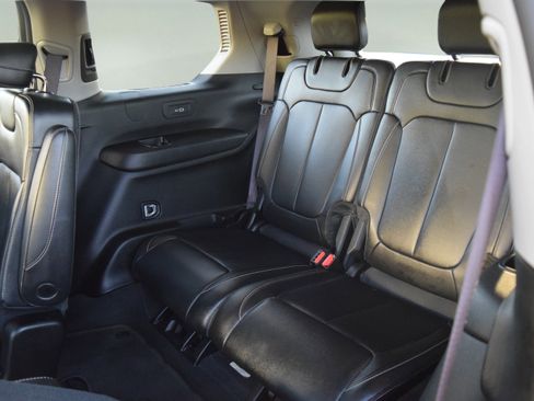 Used 2023 Jeep Grand Cherokee L Limited AWD/4WD image 10