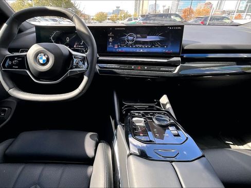 Used 2025 BMW 530i w/ Premium Package image 10