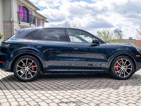 Used 2024 Porsche Cayenne S AWD/4WD image 9