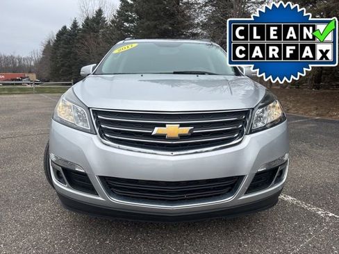 Used 2017 Chevrolet Traverse LT image 2