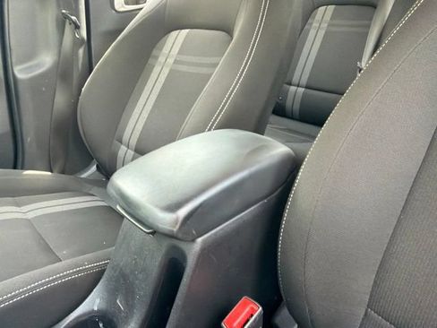 Used 2023 Hyundai Venue SEL FWD image 19