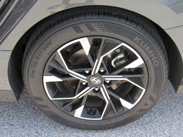 Used 2025 Hyundai Sonata SEL FWD image 12