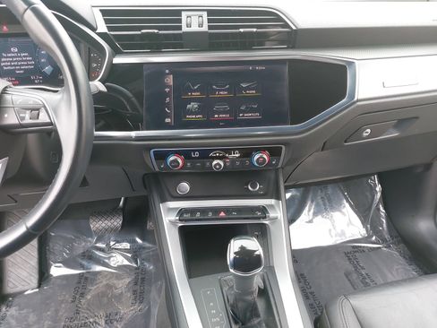 Used 2019 Audi Q3 2.0T Premium w/ Convenience Package AWD/4WD image 21