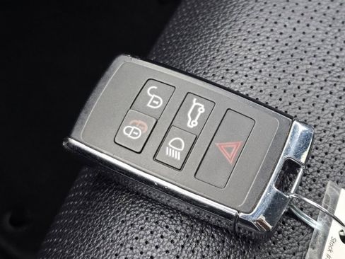 Used 2025 Jaguar F-PACE R-Dynamic S image 33