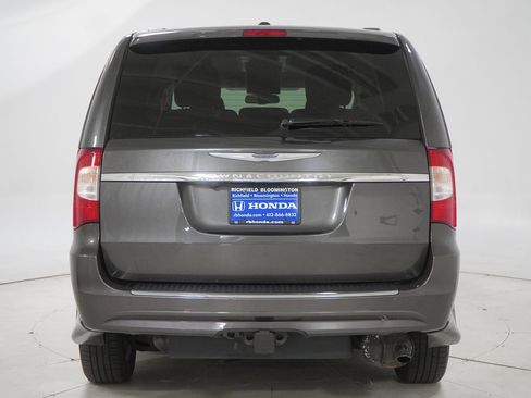 Used 2016 Chrysler Town & Country Touring w/ Driver Convenience Group FWD image 8