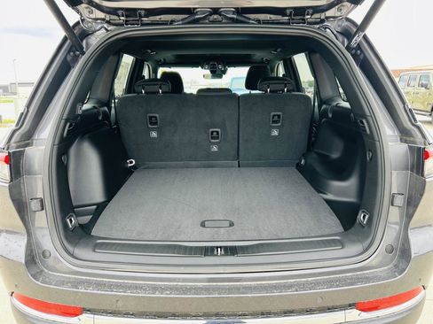 New 2025 Jeep Grand Cherokee Laredo X w/ Luxury Tech Group I image 28