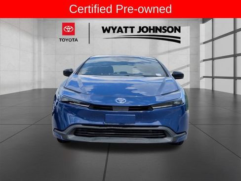 Used 2025 Toyota Prius LE FWD image 5