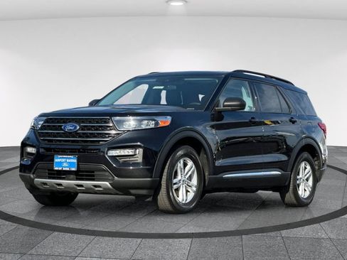 Certified 2023 Ford Explorer XLT w/ Equipment Group 202A RWD image 10