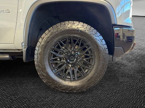 Used 2025 Chevrolet Silverado 2500 Custom w/ Custom Value Package AWD/4WD image 11