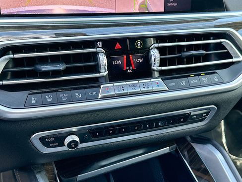 Used 2021 BMW X6 sDrive40i w/ Executive Package image 16