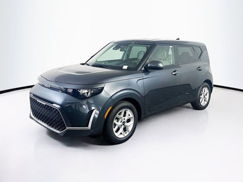 Used 2025 Kia Soul LX w/ LX Technology Package image 3