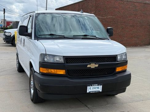 Used 2019 Chevrolet Express 2500 w/ Driver Convenience Package RWD image 3
