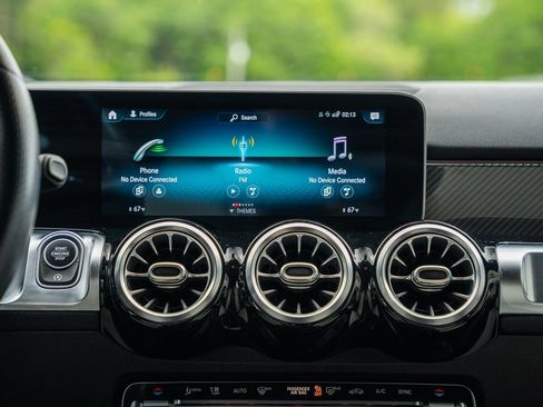 Used 2021 Mercedes-Benz GLB 250 4MATIC w/ AMG Line image 33