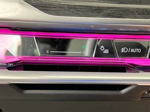 Used 2025 BMW 740i xDrive 740i xDrive image 11