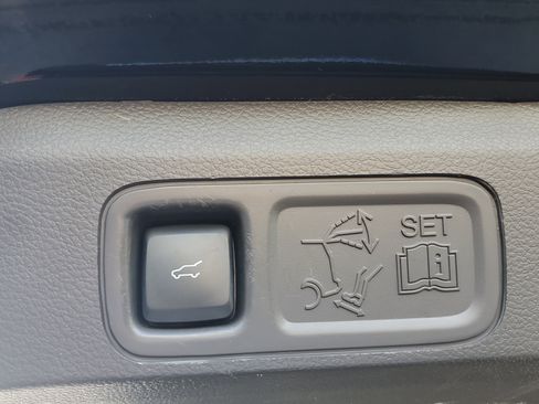 Used 2021 Ford Expedition Limited image 6