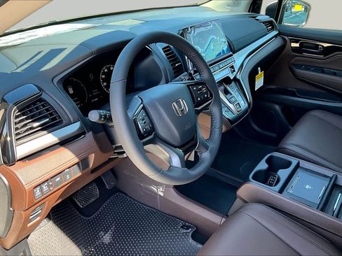 New 2026 Honda Odyssey Touring image 8