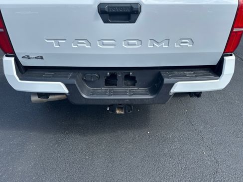 Used 2024 Toyota Tacoma SR5 AWD/4WD image 23