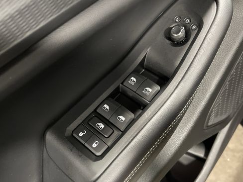 Used 2024 Jeep Grand Cherokee Laredo w/ Luxury Tech Group I image 8