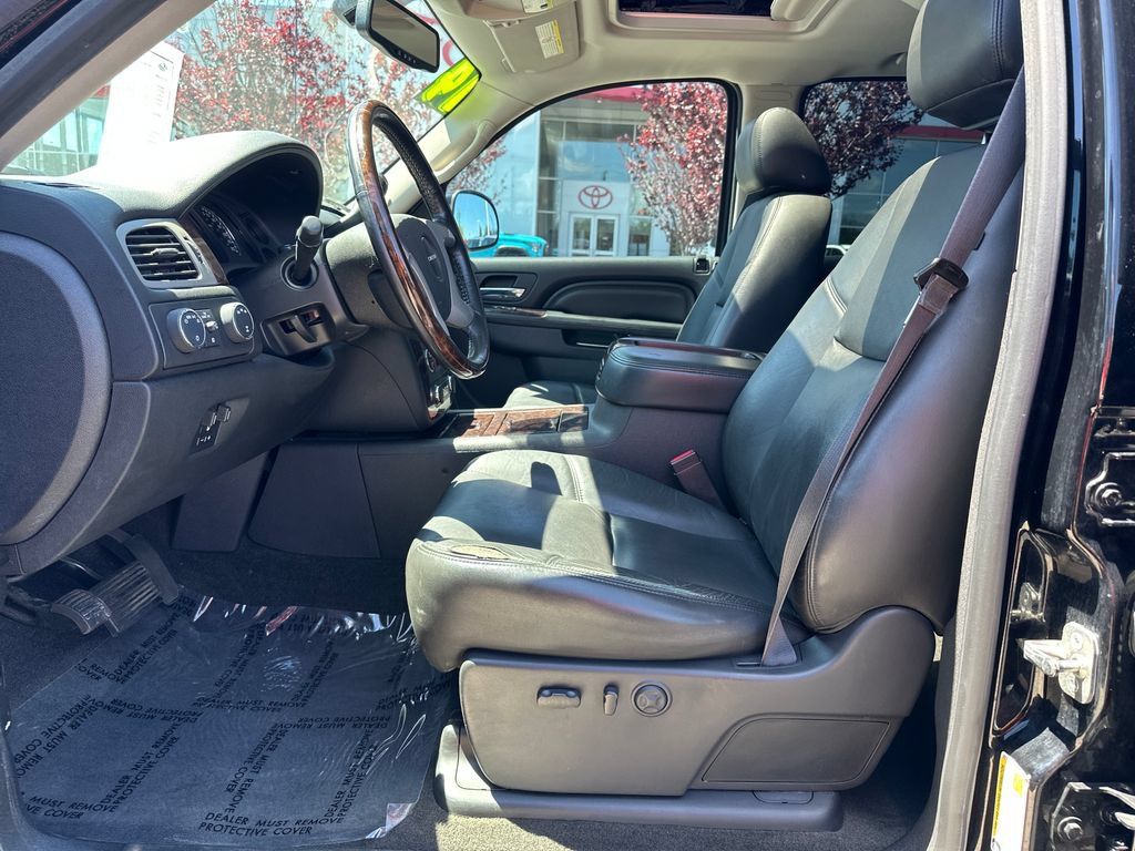 Used 2014 GMC Sierra 2500 Denali w/ Suspension Package, Off-Road AWD/4WD image 12