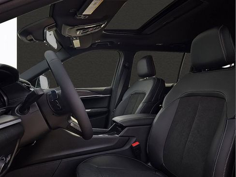 New 2026 Jeep Grand Cherokee L 4WD image 13