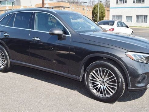 Used 2024 Mercedes-Benz GLC 300 4MATIC image 14