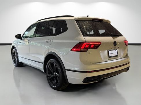 Certified 2024 Volkswagen Tiguan SE R-Line FWD image 5