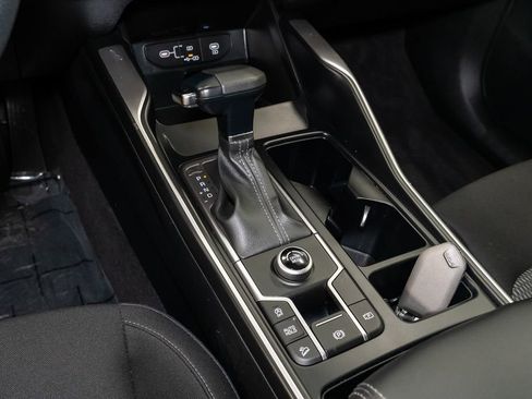 Certified 2025 Kia Sorento LX image 21