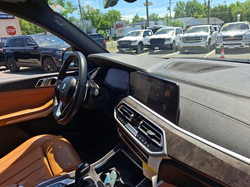 Used 2022 BMW X5 xDrive40i w/ Premium Package AWD/4WD image 12