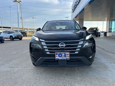 Used 2025 Nissan Rogue SV AWD/4WD image 2