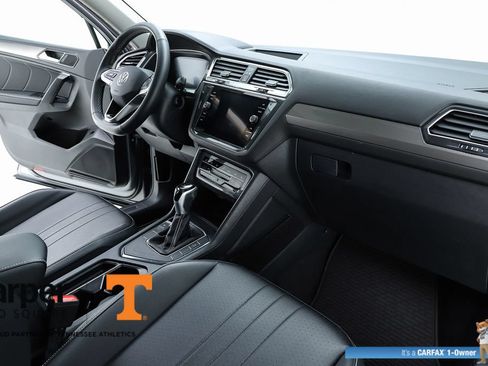 Used 2024 Volkswagen Tiguan SE w/ Panoramic Sunroof Package FWD image 32