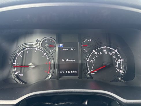 Used 2022 Toyota 4Runner SR5 AWD/4WD image 9