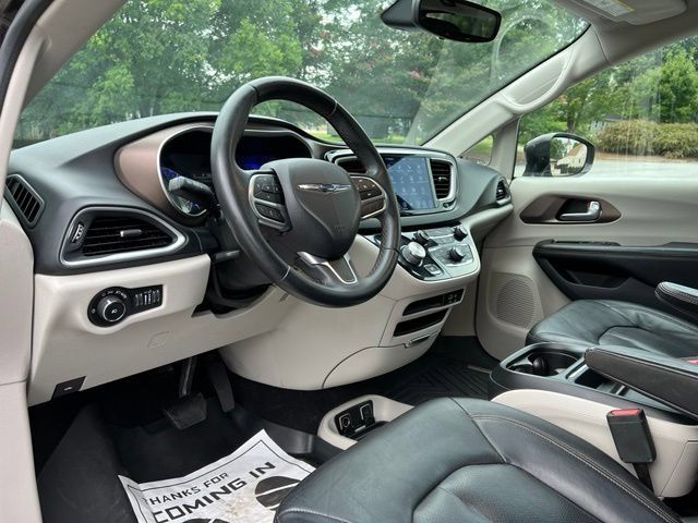 Used 2018 Chrysler Pacifica Touring-L FWD image 10