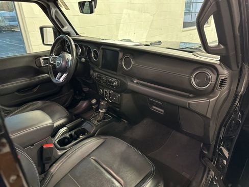 Used 2022 Jeep Wrangler Unlimited Sahara 4xe image 6