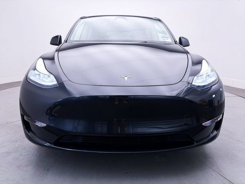 Used 2024 Tesla Model Y Long Range AWD/4WD image 11