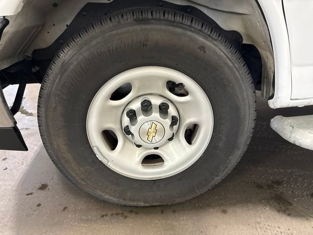Used 2025 Chevrolet Express 2500 w/ Driver Convenience Package RWD image 7