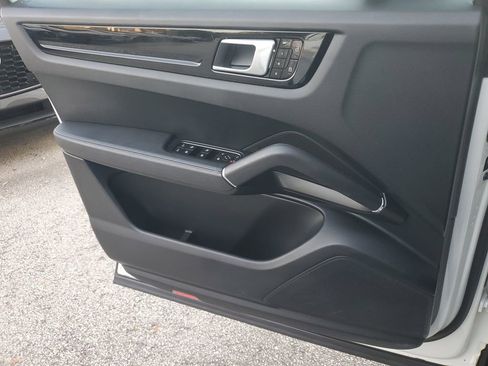 Used 2019 Porsche Cayenne S image 21