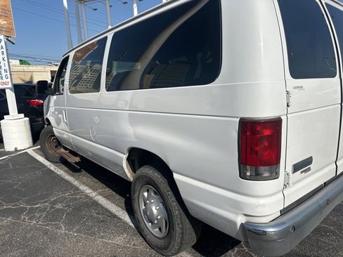 Used 2011 Ford E-350 and Econoline 350 XLT image 3